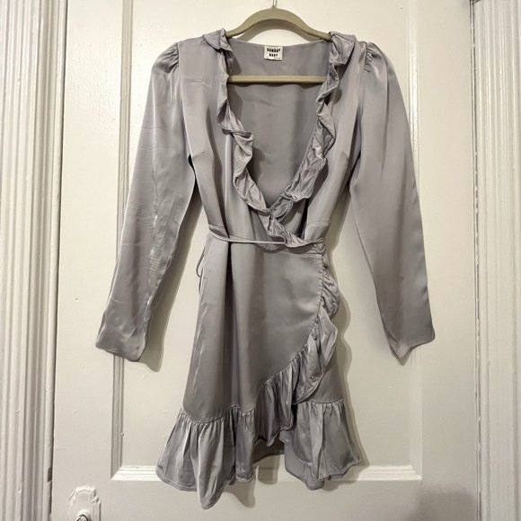 Sunday Best Aritzia, Long Sleeve Tara Satin Dress, Pearl Gray, US 2 - Picture 1 of 6